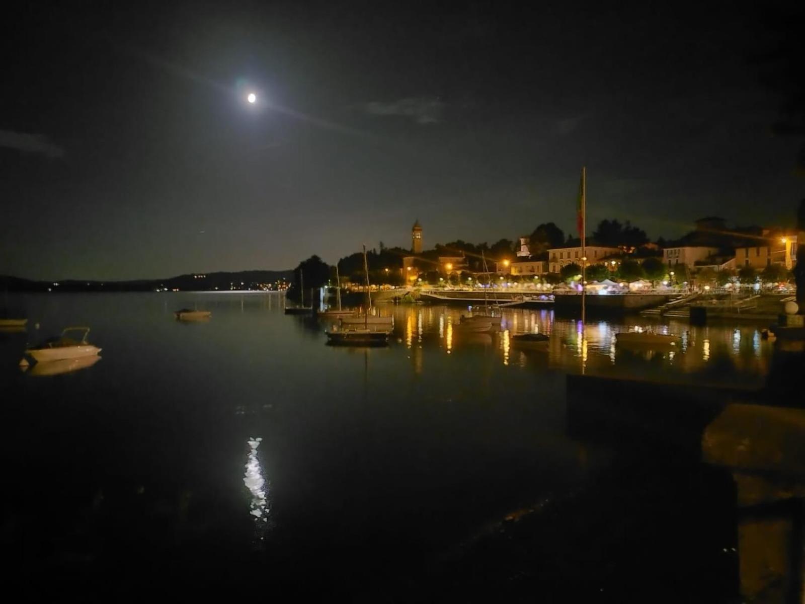 Casa Del Lago Maggiore Lesa Apartment Luaran gambar